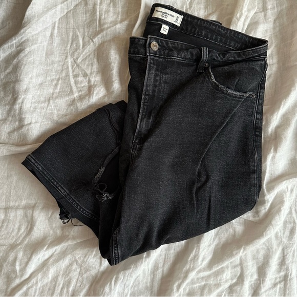 Abercrombie & Fitch Denim - Abercrombie Curve Love High Rise The Mom Jeans Woman’s Size 33/16
